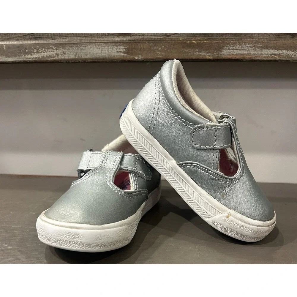 Keds Little Girls Daphne‎ Silver Mary Jane Shoes T-strap Flower Size 4.5